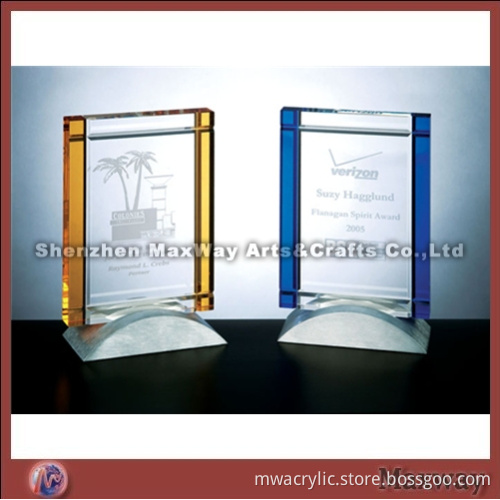 Clear Award with Vaulted Base